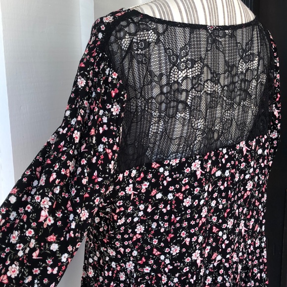 Love & Legend Floral Top - Picture 5 of 11